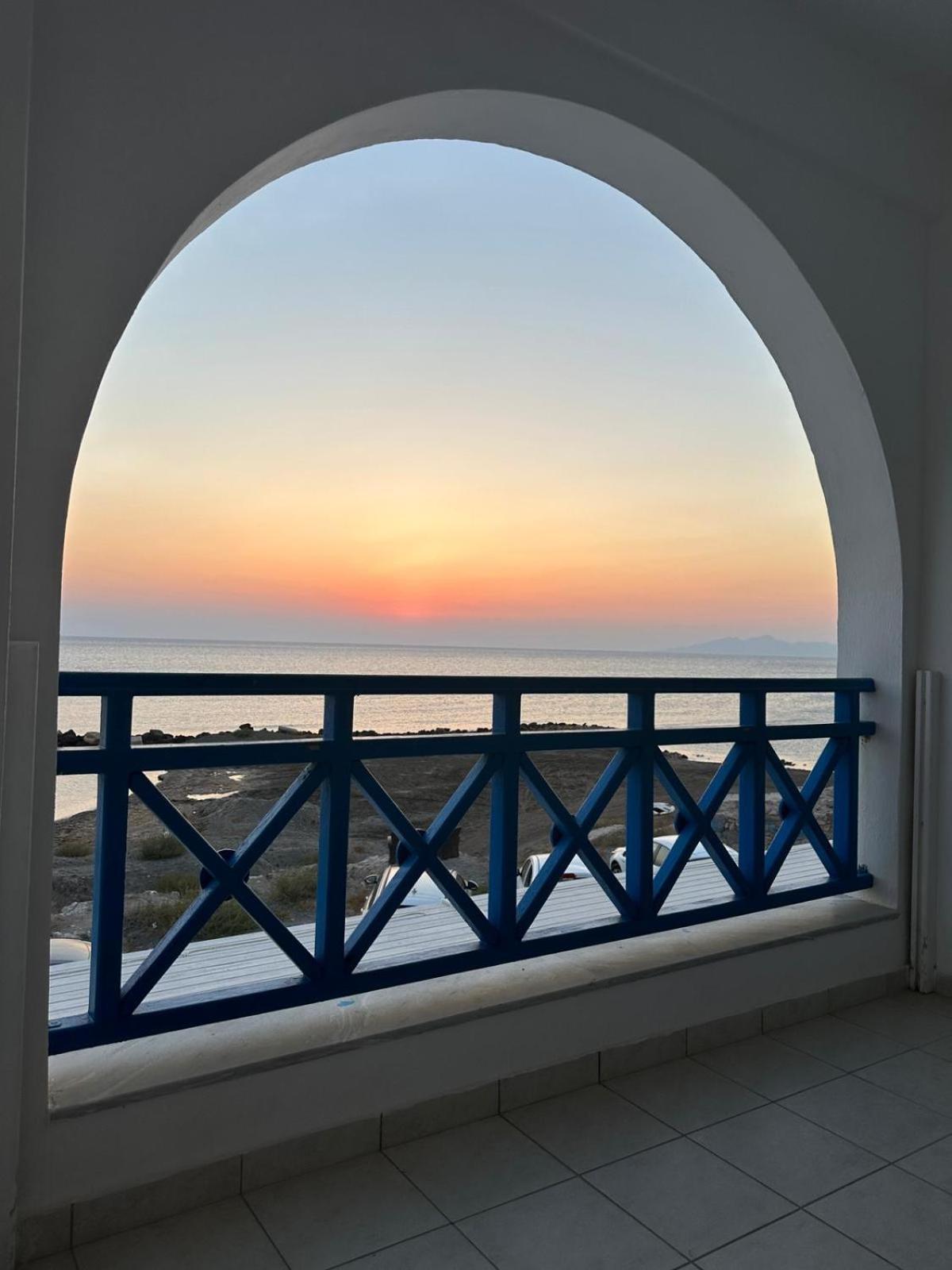 Rodothea And Adams On The Beach, Santorini Монолитос Номер фото